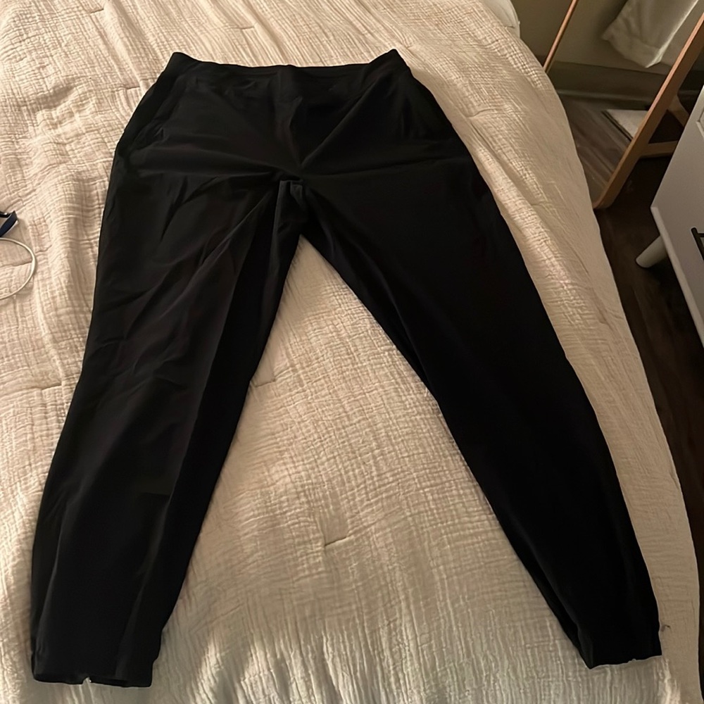 Lululemon jogger style track pants size 10 black